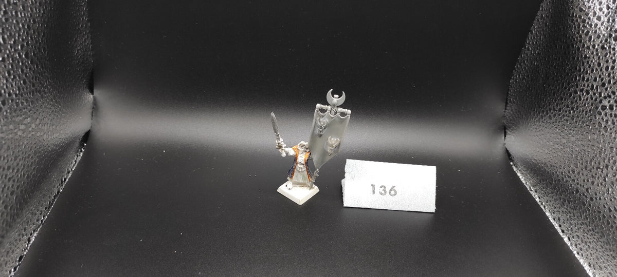 (1) Converted Battle Standard Bearer High Elves Warhammer Fantasy Miniatures -2366-
