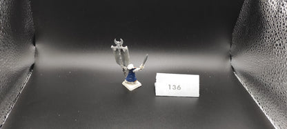 (1) Converted Battle Standard Bearer High Elves Warhammer Fantasy Miniatures -2366-