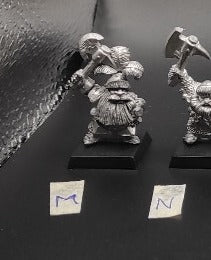 (1) Dwarf Iron Breakers Warhammer Fantasy Miniatures -1145-