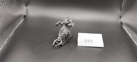 (1) Orc Boss on Board Orcs & Goblins Warhammer Fantasy Miniatures -1635-