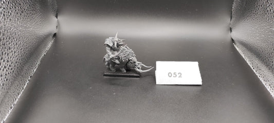 (1) Orc Boss on Board Orcs & Goblins Warhammer Fantasy Miniatures -1635-