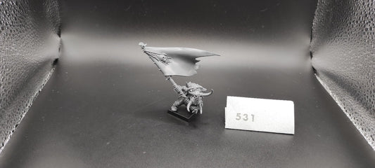 (1) Orc Boss Battle Standard Bearer Orcs & Goblins Warhammer Fantasy Miniatures -1637-