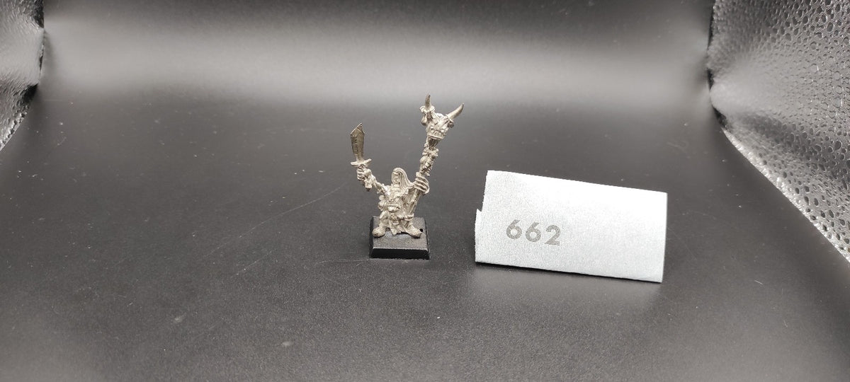 (1) Goblin Shaman Metal Orcs & Goblins Warhammer Fantasy Miniatures -1639-