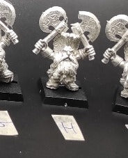 (1) Dwarf Giant Slayer Warhammer Fantasy Miniatures -1201-