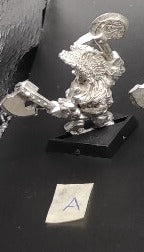 (1) Dwarf Giant Slayer Warhammer Fantasy Miniatures -1203-