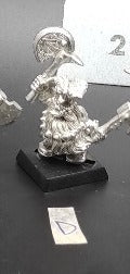 (1) Dwarf Giant Slayer Warhammer Fantasy Miniatures -1206-