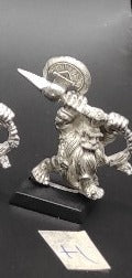 (1) Dwarf Giant Slayer Warhammer Fantasy Miniatures -1210-