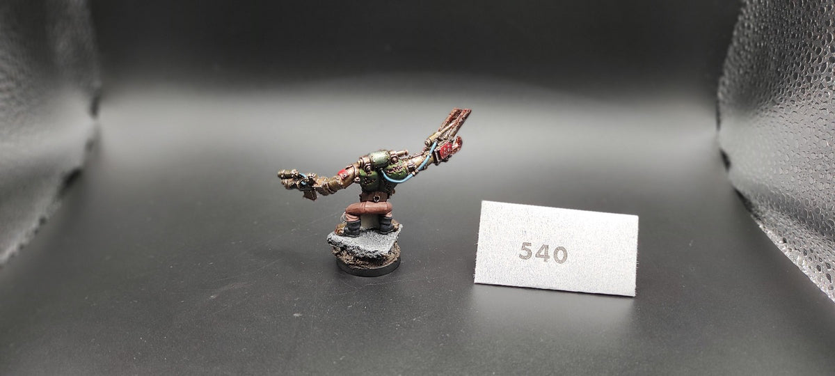 (1) Mad Doc Grotsnik, Da Painboss FINECAST Orks Warhammer 40k -2501-