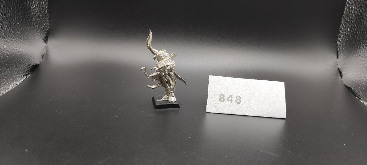 (1) Wood Elves Lord with Bow and Hawk Horns METAL Warhammer Fantasy Miniatures -2055-