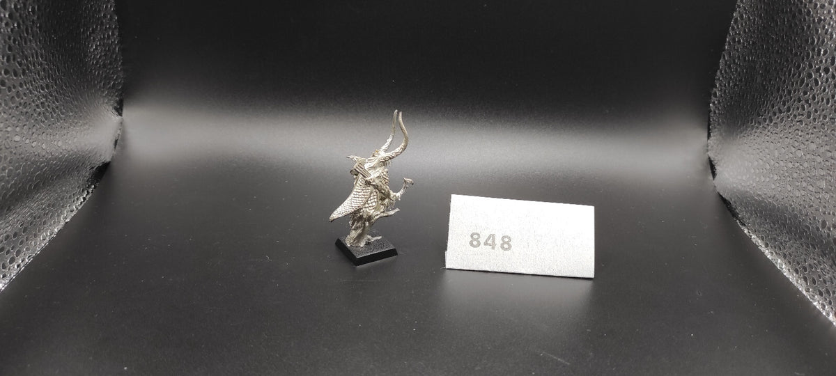 (1) Wood Elves Lord with Bow and Hawk Horns METAL Warhammer Fantasy Miniatures -2055-