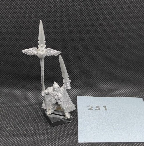 (1) Wood Elves Standard Bearer OOP Metal Warhammer Fantasy Miniatures -1932-
